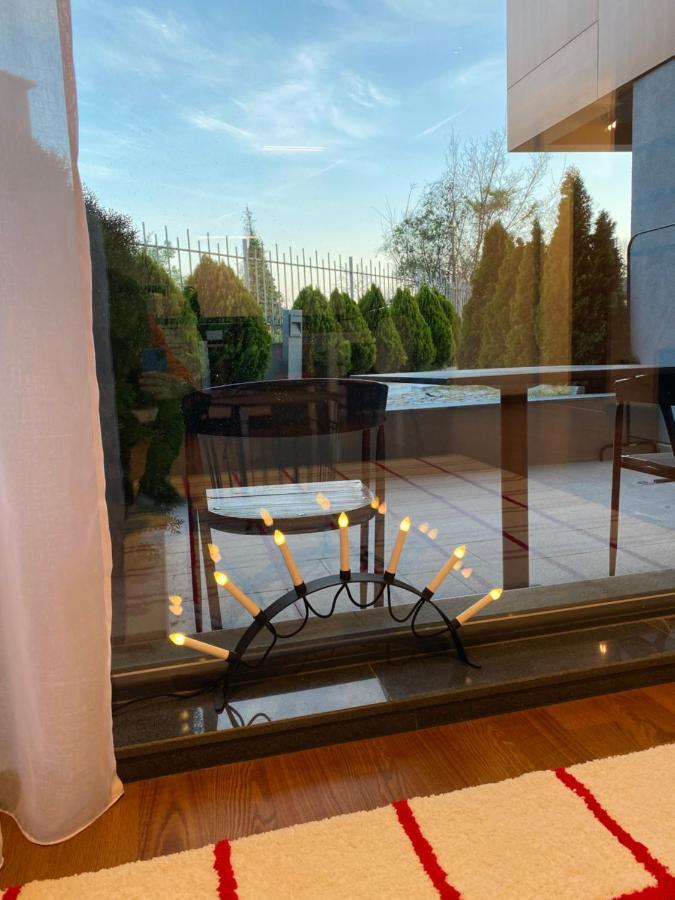 Cozy Red Bulldog Place In Apart-Complex/Pool Varna Buitenkant foto
